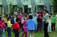 TBRI sends educators to local schools to conduct nature games and activities (by Syu Liang-Jhou)