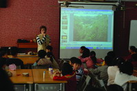 To meet educational requirements, TBRI sends educators to elementary schools in central Taiwan to hold nature conservation talks (by Syu Liang-Jhou)